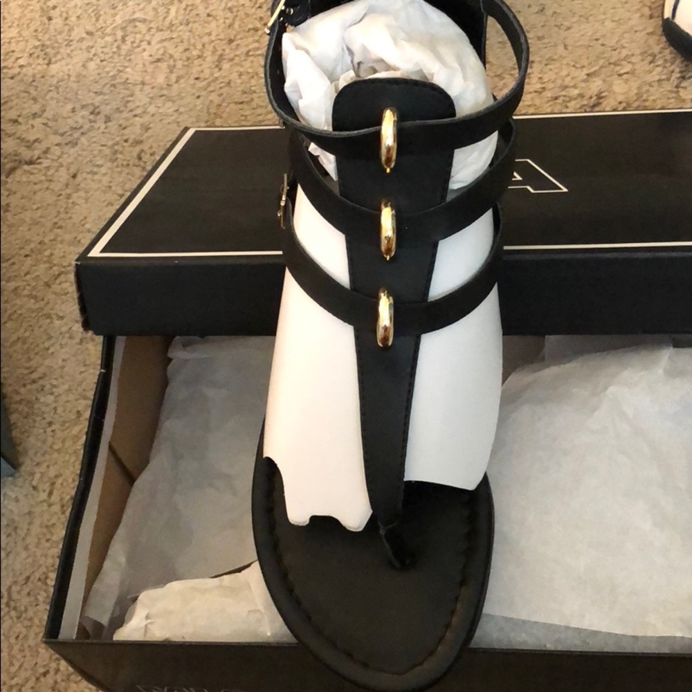 Mia sandals